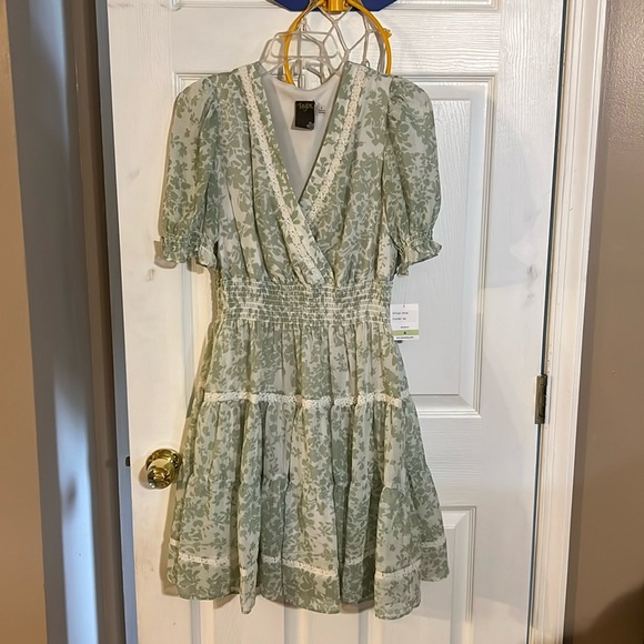 Dresses & Skirts - Summer Floral Green/White Mini Dress